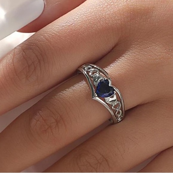 Silver Tone  Heart Gemstone Decor Fashionable Ring in Size 7 - Picture 8 of 9